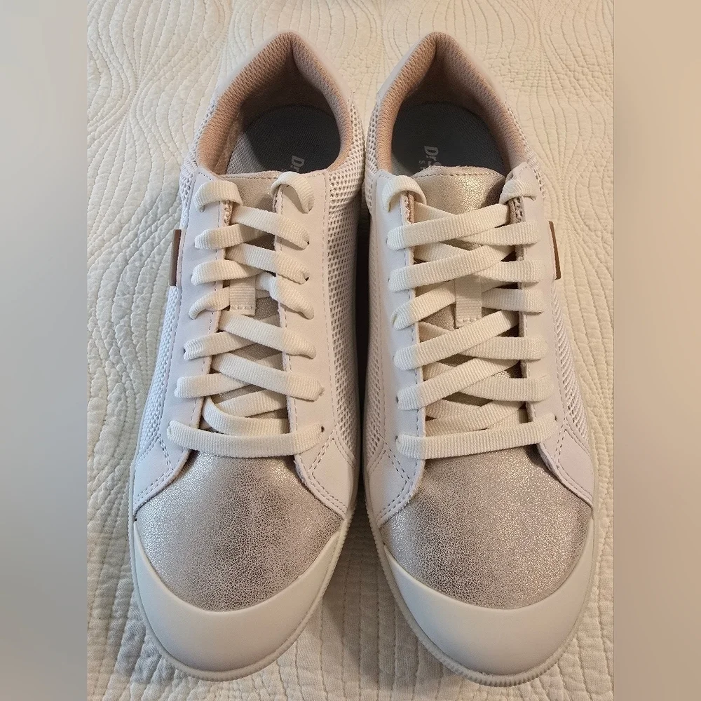 NIB Dr. Scholls Ladies Time Off Ladies Sneaker, Off White/Gold, SIZE 7.5